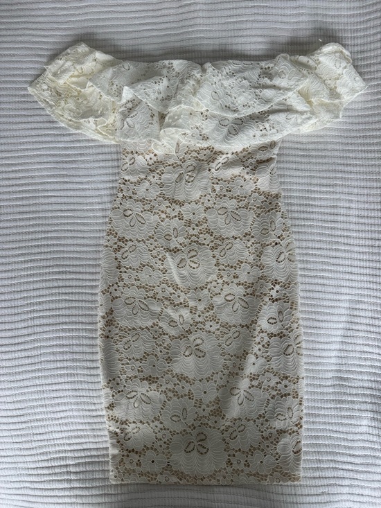 AKIRA Dresses & Skirts - AKIRA Cream Lace Off-Shoulder Mini Dress NEVER BEEN WORN NWT
